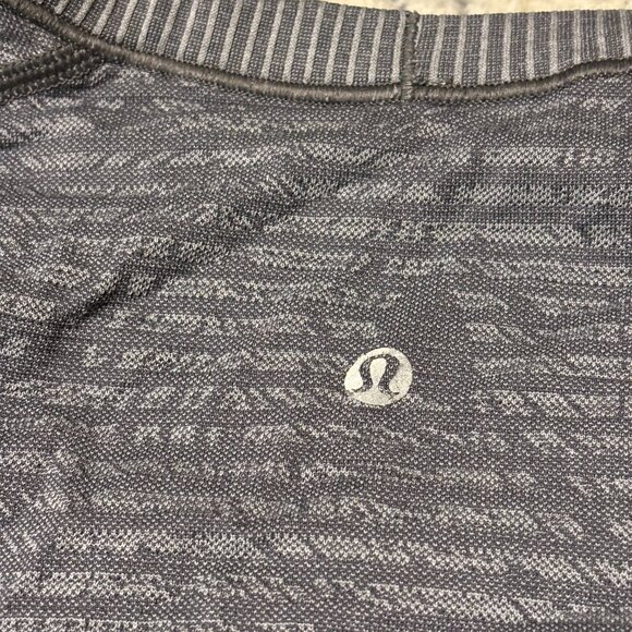 Lululemon Long Sleeve Shirt - Picture 4 of 5